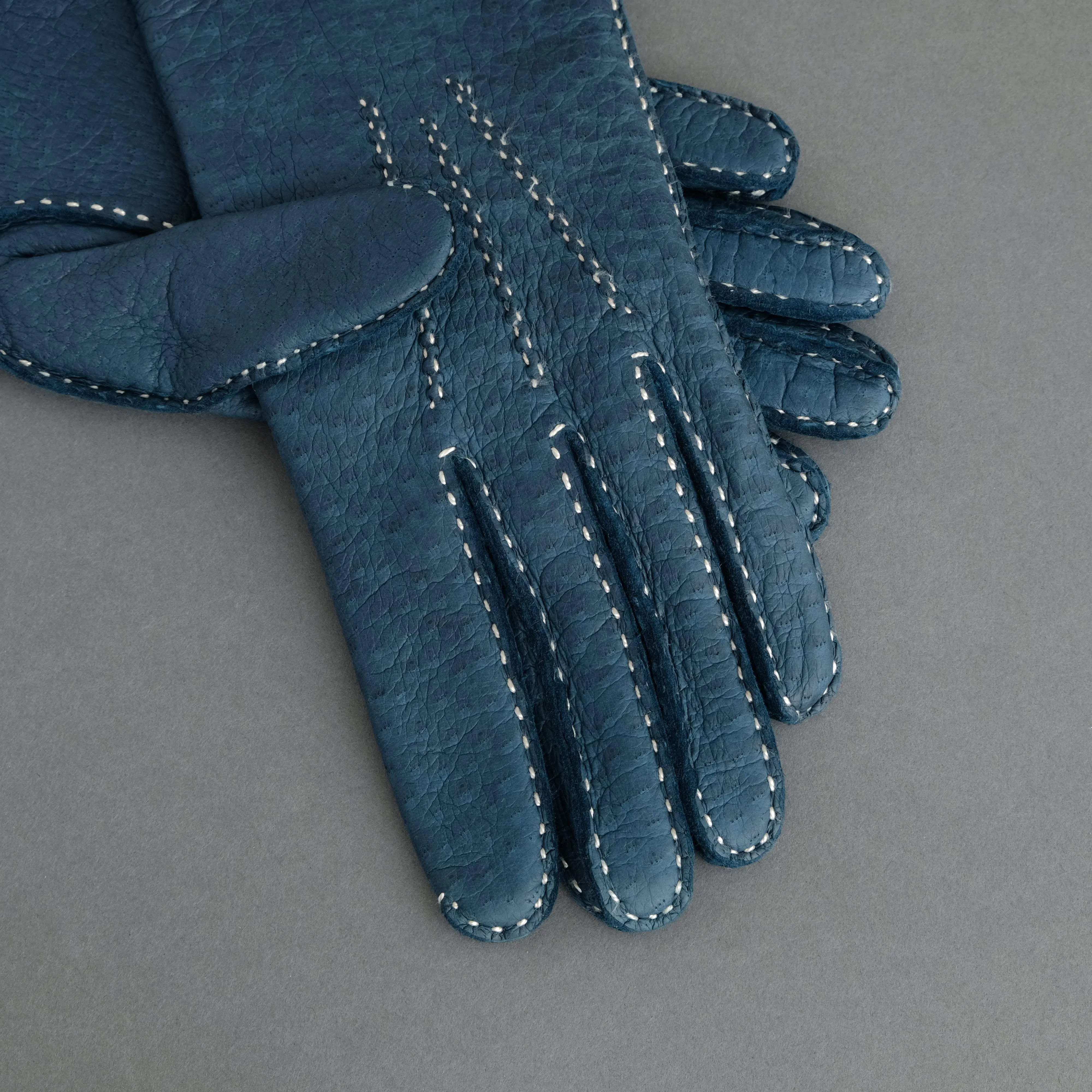 Gentlemen's Gloves from Denim Blue Peccary Lined with Cashmere